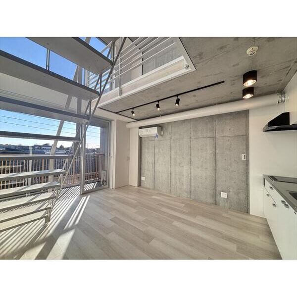 2232フレグランスアベニュー303号室 リビング