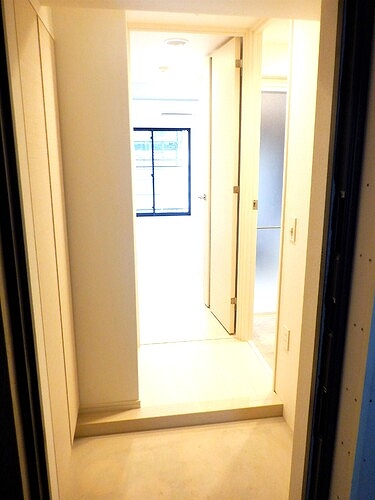 ＲＥＦＲＡＭＥ ５ Ｉｒｉｙａ7階 共有部からの室内※2022.10内覧会時同タイプ別部屋撮影