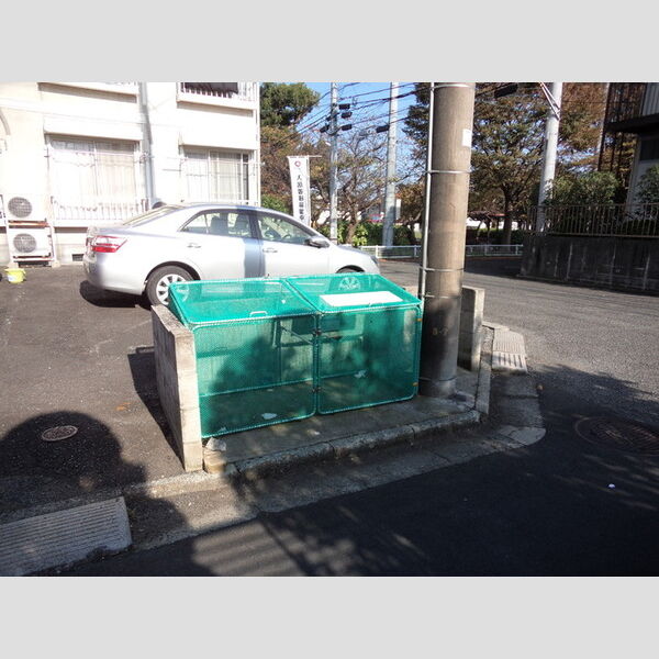 オイカワハイツ107号室 ゴミ置き場