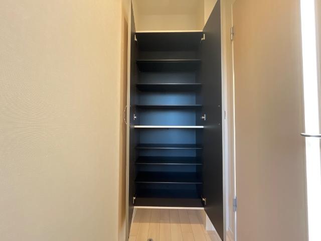 ＫＡＫＩＮＯＫＩ　ＴＥＲＲＡＣＥ105号室 下駄箱