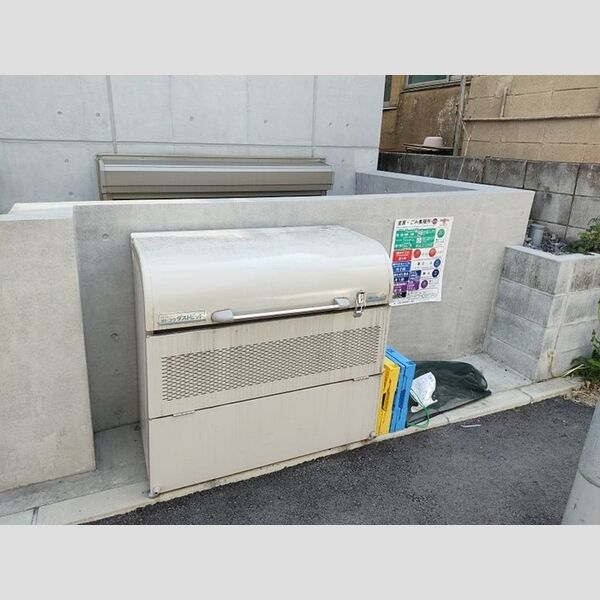 アージュドール目黒 ゴミストッカー