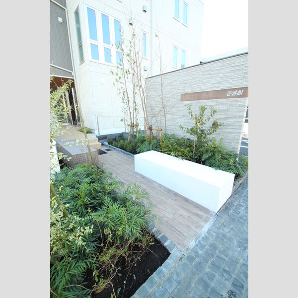 CRESCENTE経堂(クレシェンテ)　壱番館213号室 エントランス