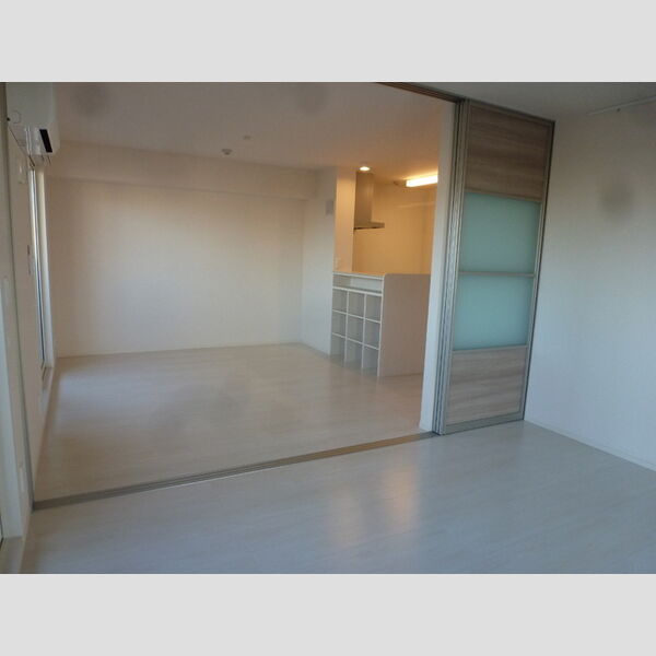 クラリスB 洋室からリビング