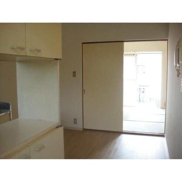 エステートピア都岡 リビング