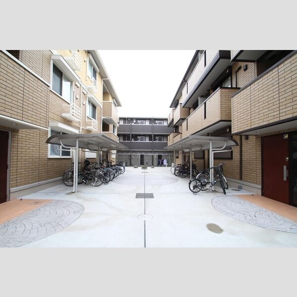 セジュール保塚A 屋根付きの駐輪場!