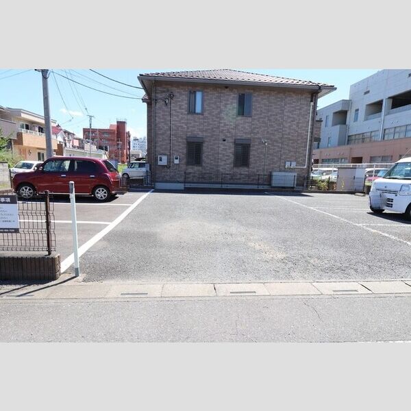 charmant court M's 駐車場