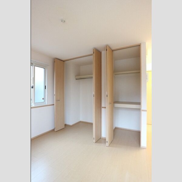 メゾンリッシュ　C101号室 リビング　収納