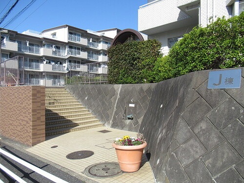 グリーンコーポ篠原第２Ｊ棟1階 マンション入り口／エントランス前