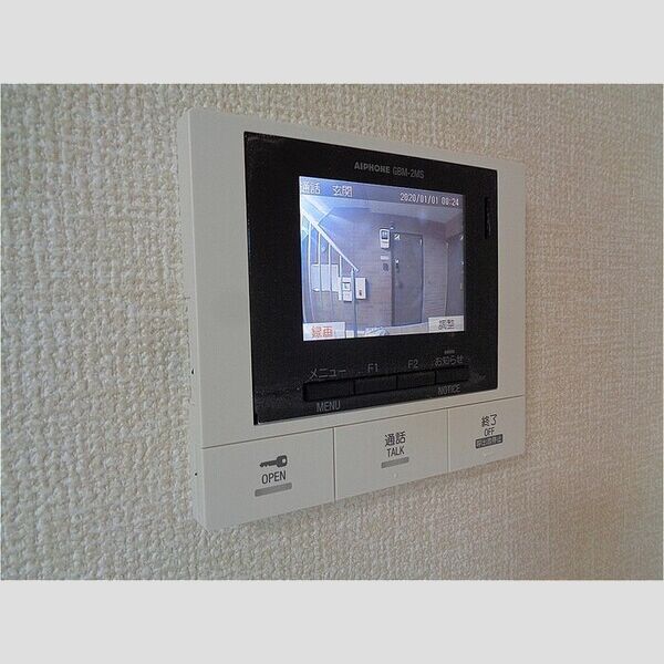 フランボワーズ中島105号室 カラーモニターホン