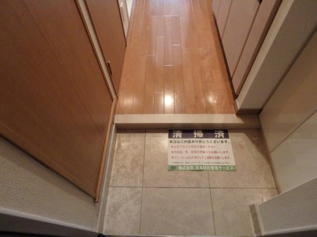 パレステュディオ新宿御苑前 玄関