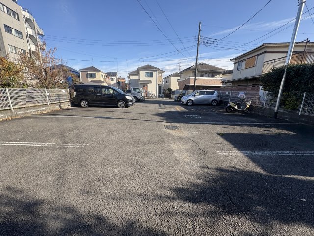 メゾン・ルピネス 駐車場