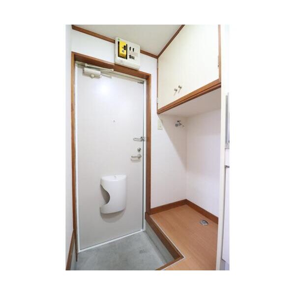 アメニティ東戸塚101号室 玄関