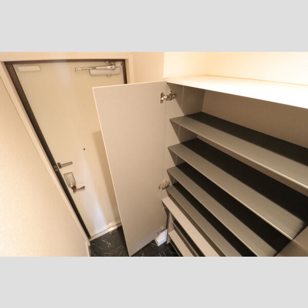 イルソーレ吉川美南　ブル シューズボックス