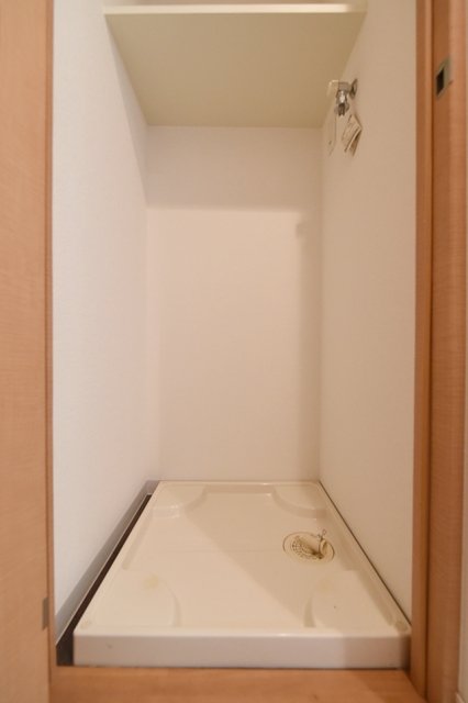 スカイコート武蔵新田6階 室内洗濯機置場