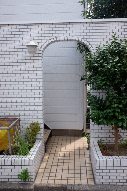 ルーブル喜多見0201号室 エントランス