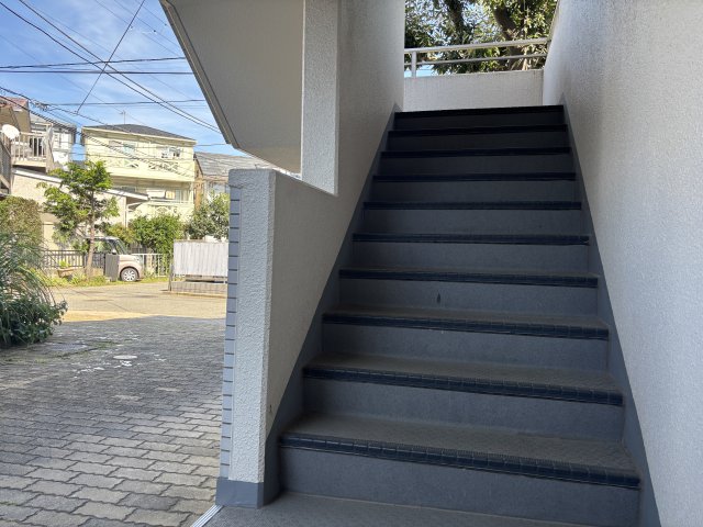 コスミック湘南0201号室 共用階段