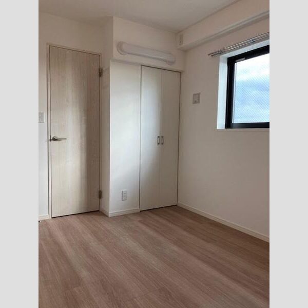 Alivis一之江704号室 リビング