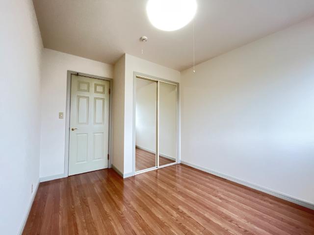 プロニティー・ヒルズ ６帖洋室