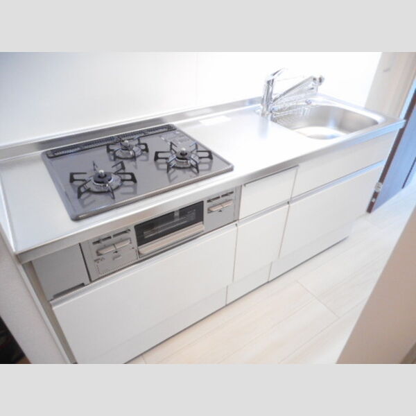 グレイシア306号室 3口ガスコンロ付システムキッチン