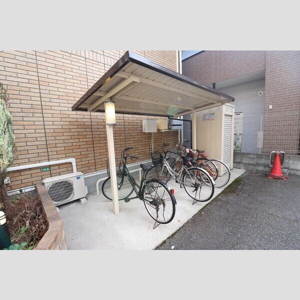 エスタシオン 駐輪場