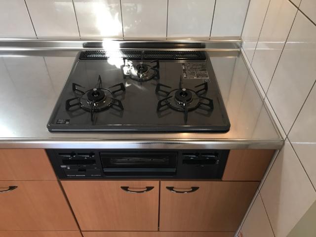 フォートヴィラⅡ101号室 三口システムコンロ