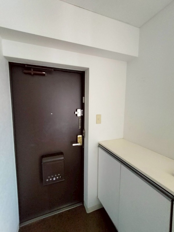 ラレーブ蕨中央 玄関