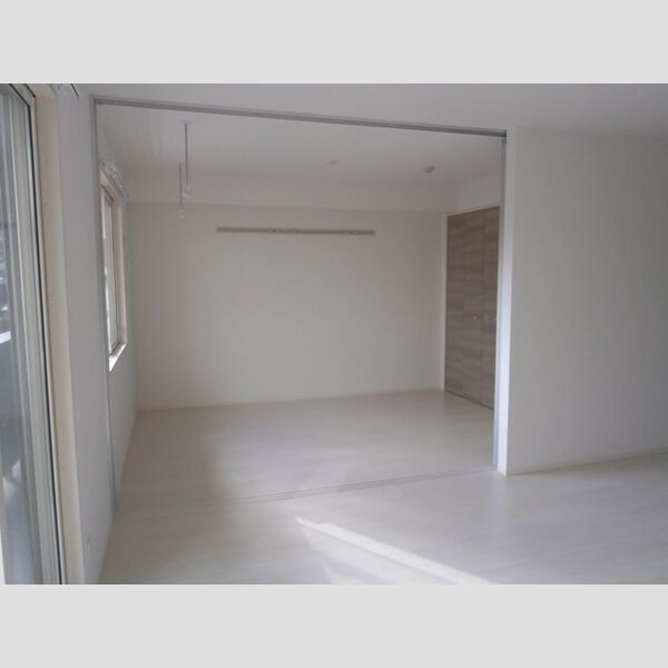 ロイヤルレジデンス101号室 洋室6帖