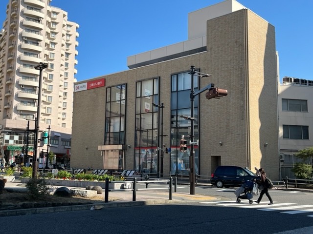 PARK SIDE VILLA3階 三菱UFJ銀行