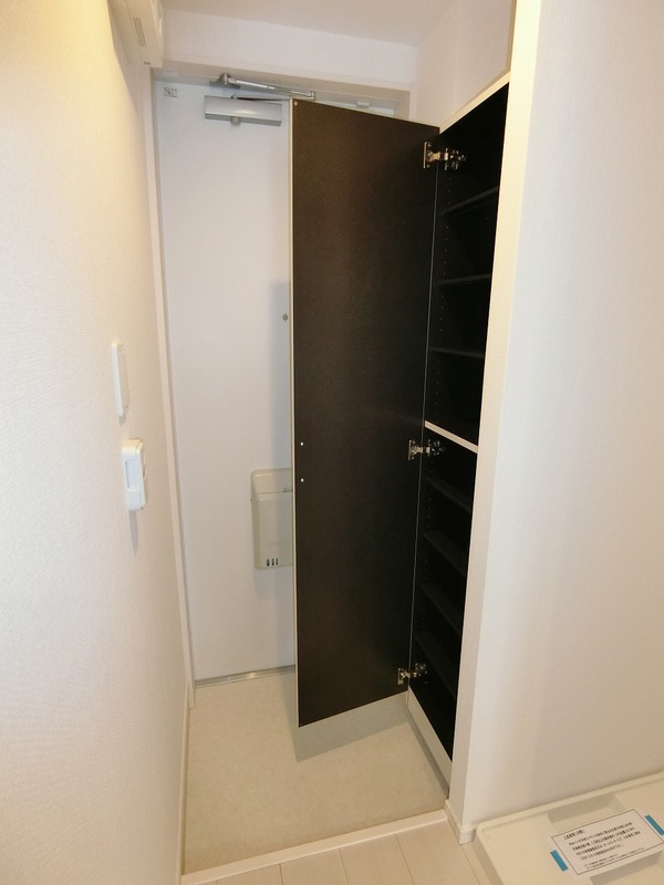 リブリ・サンヴィレッジ27 玄関