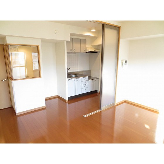 ロイヤルヒルズ浦和0406号室 リビング