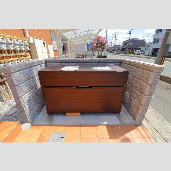 ルミナス ハイム203号室 ゴミストッカー