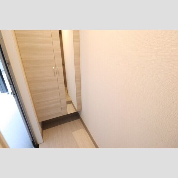 クエル106号室 玄関