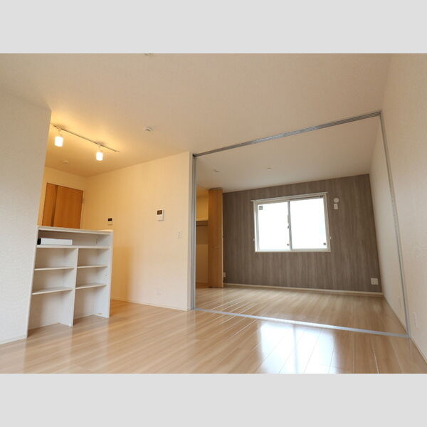 ラペズマン リビング(別角度)