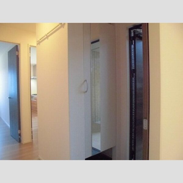 大和屋ハイツ　B ■トールタイプの下駄箱です■