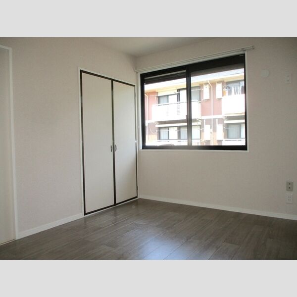 ファーストターフ鎌取　A101号室 洋室