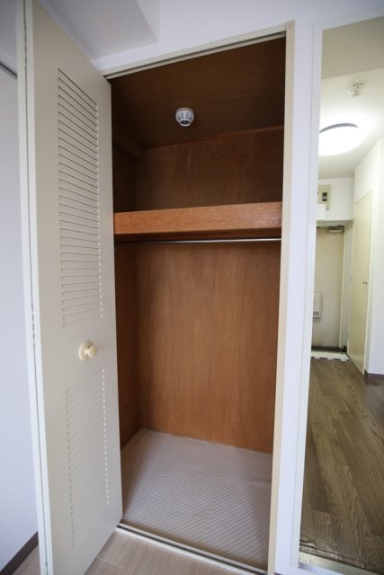 エヴェナール二子新地 クローゼット