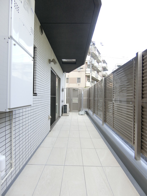 ガーラ・プレシャス三軒茶屋1階 バルコニー