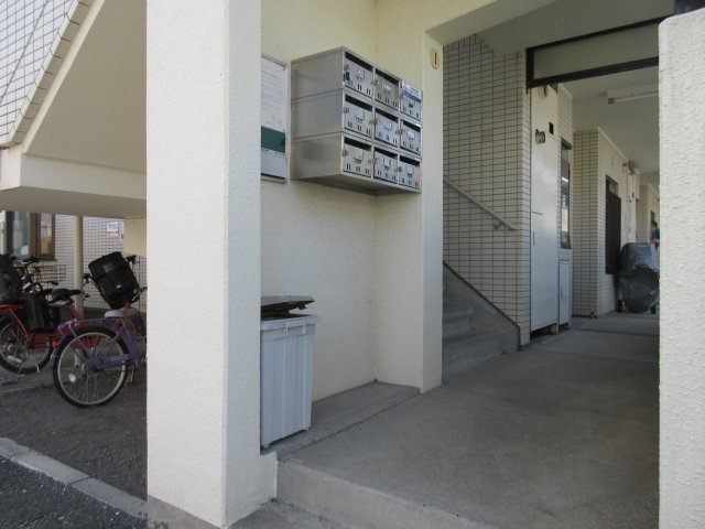 ハローハイツＢ エントランス