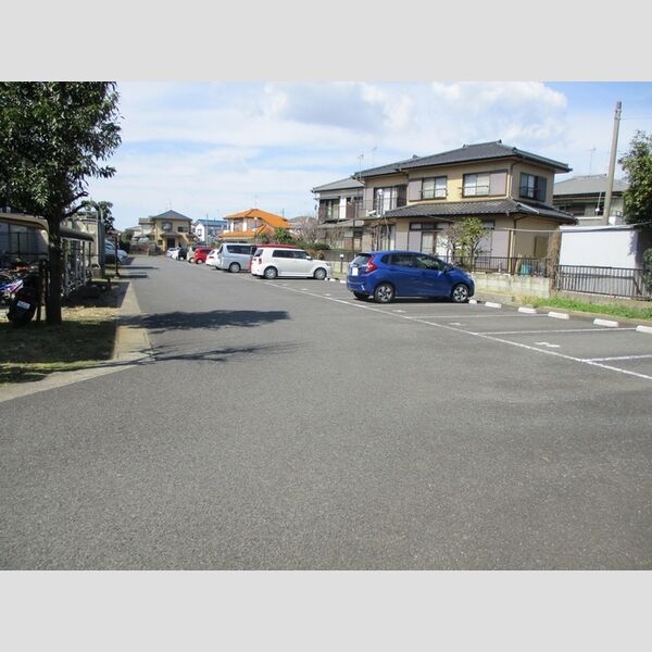 ラフィネ小倉 駐車場