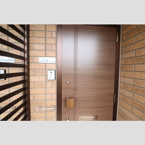 クレール湘南台V　B 玄関