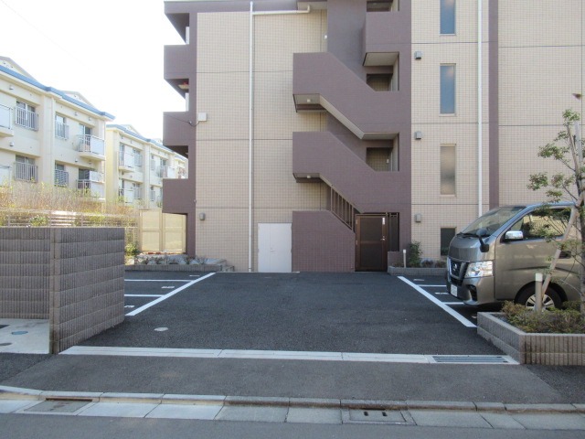 スカイコートパレス千川3階 駐車場