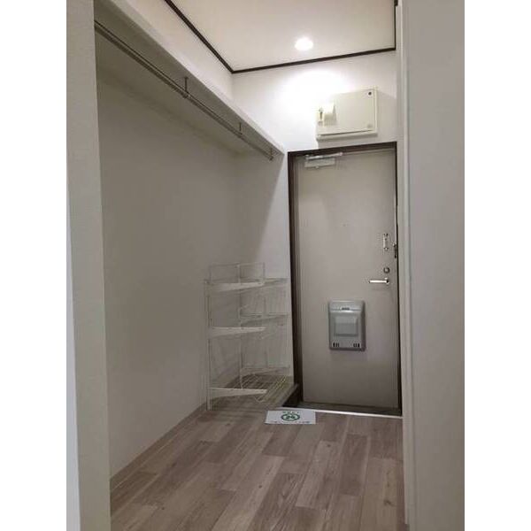 ベラドーモA0102号室 玄関