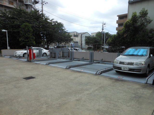 東砂五番館0505号室 駐車場