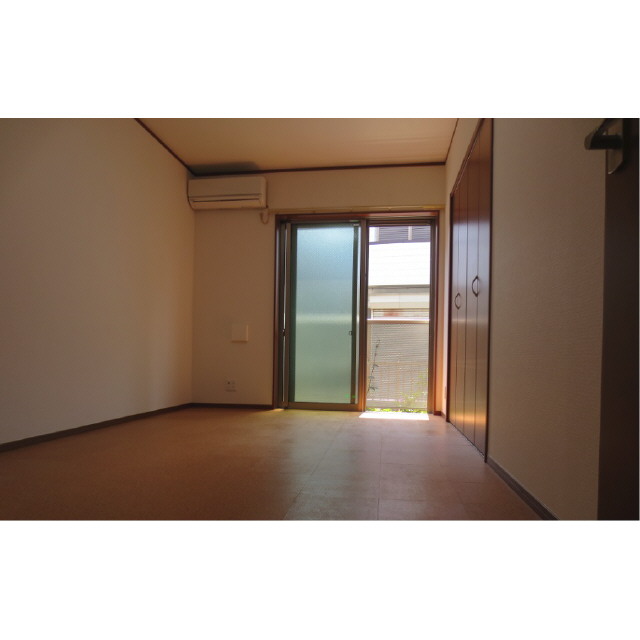 アムール ブション リビング