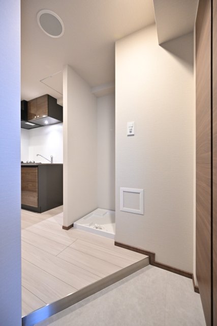 ＧＲＡＮＳＩＴＥ　ＮＡＫＡＭＥＧＵＲＯ4階 玄関