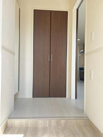 テンポ・フェリーチェ栄102号室 玄関