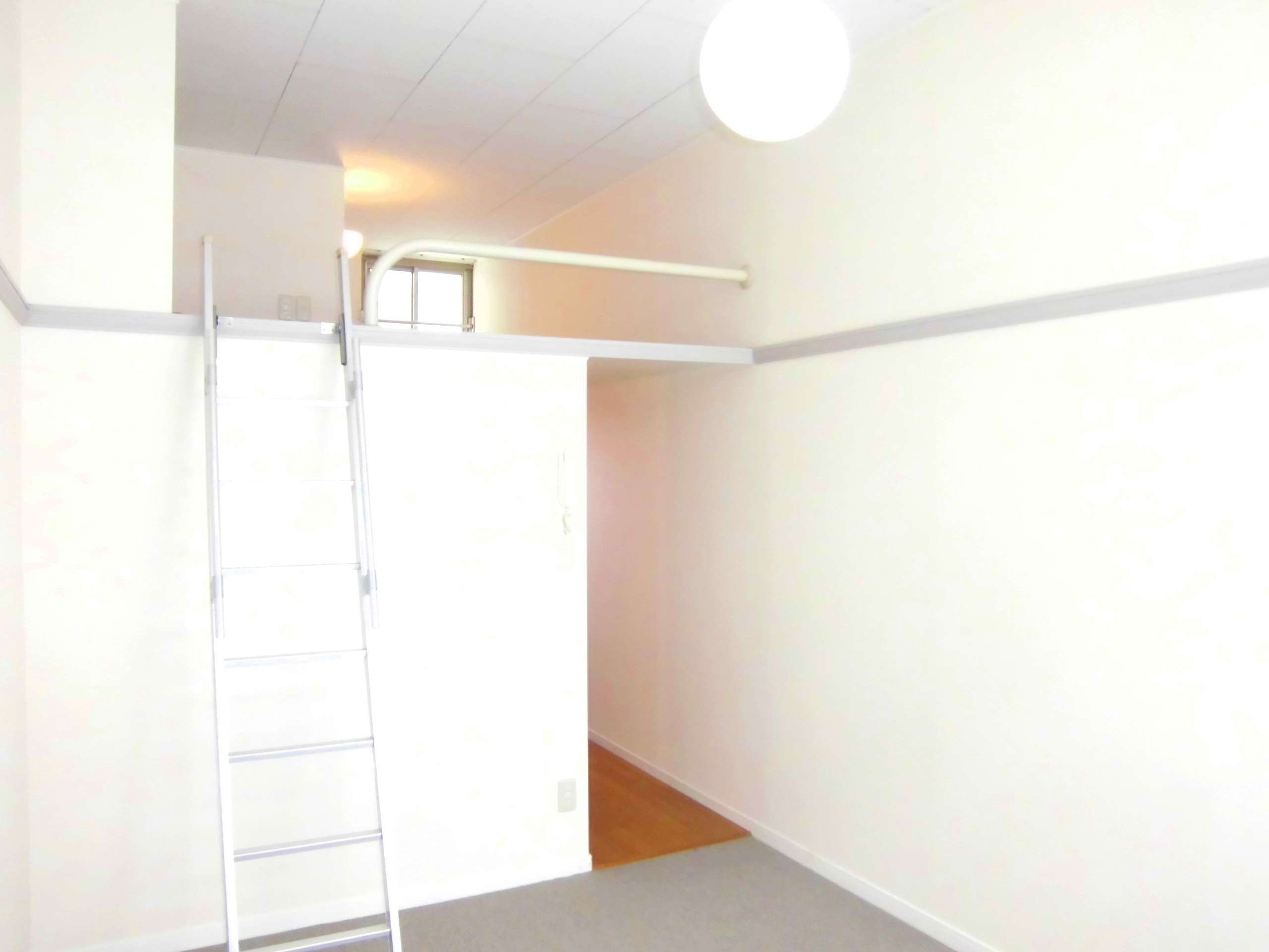 レオパレスフルハシ リビング