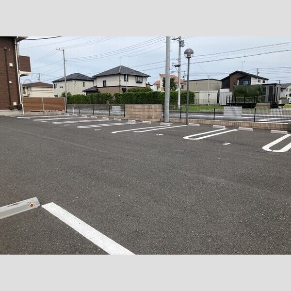 フランボワーズ中島 駐車場