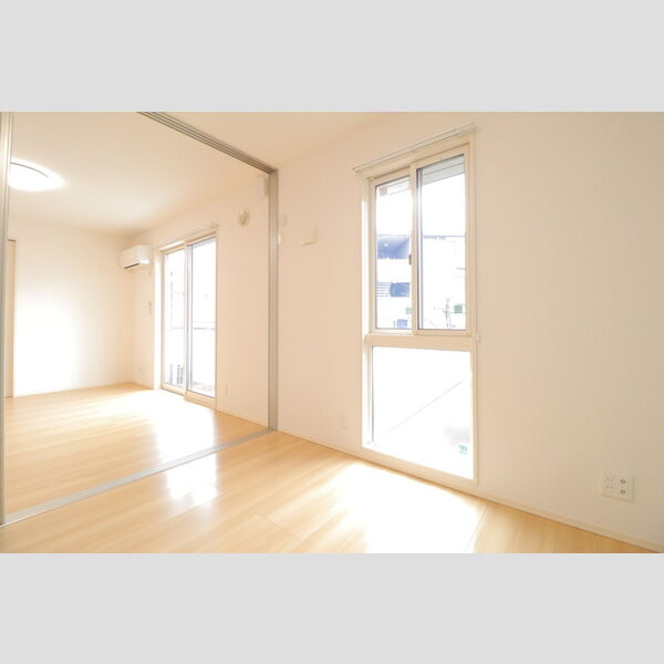 ロイジェントパークス レイクタウン Ⅲ　O 洋室・リビング