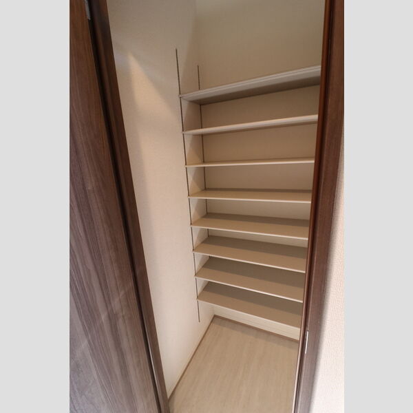 セレスティア白鳥208号室 玄関